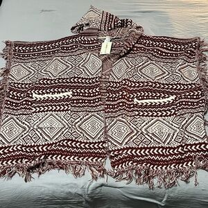 NWT Love Crazy Burgundy/White Tribal Print Oversized Hooded Poncho w/ Pockets